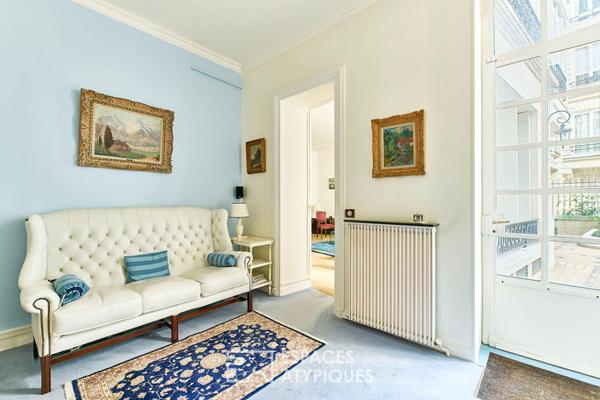 Haussmannien sur vaste cour avec salle disco – Rue de la Pompe