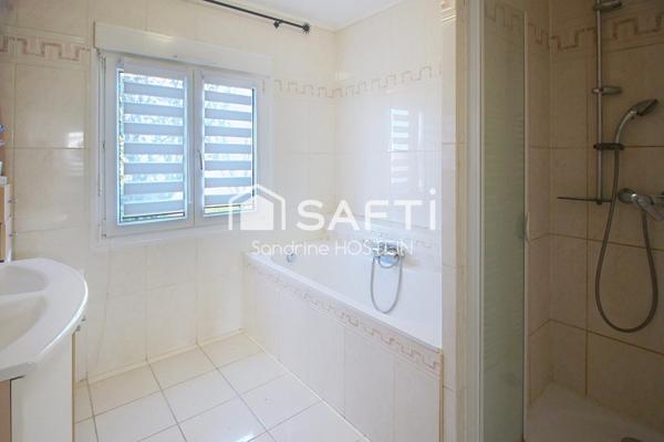 Maison Individuelle de 135m2 sur 9 ares avec 2 garages!