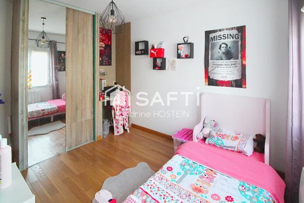 Maison Individuelle de 135m2 sur 9 ares avec 2 garages!