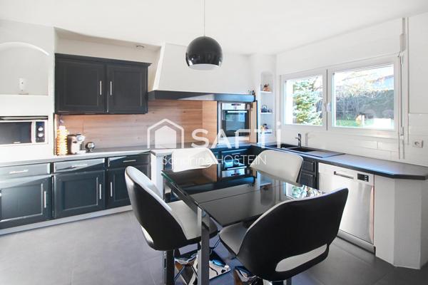 Maison Individuelle de 135m2 sur 9 ares avec 2 garages!