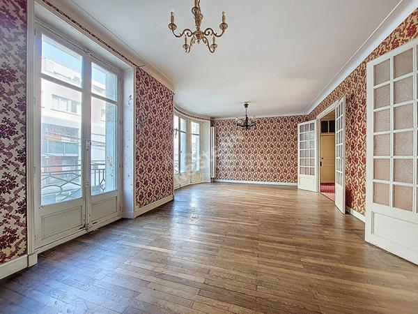 NANTES Cité des Congrès : En vente exclusive ! Pour les amoureux du centre-ville nantais, appartement T6 avec terrasse de 90m² plein Sud.