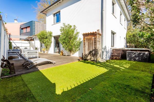 LE BOUSCAT Maison 4/5 chambres, jardin, piscine, garage et cave