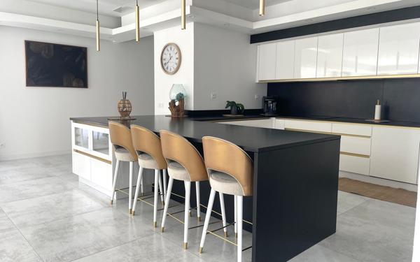 Maison à vendre    6 pièces •  Montélimar