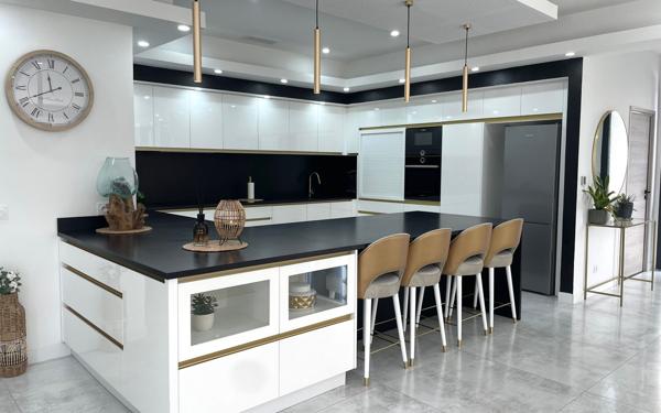 Maison à vendre    6 pièces •  Montélimar