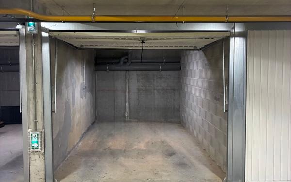 Stationnement à louer    13 m2 Champagne-au-Mont-d'Or