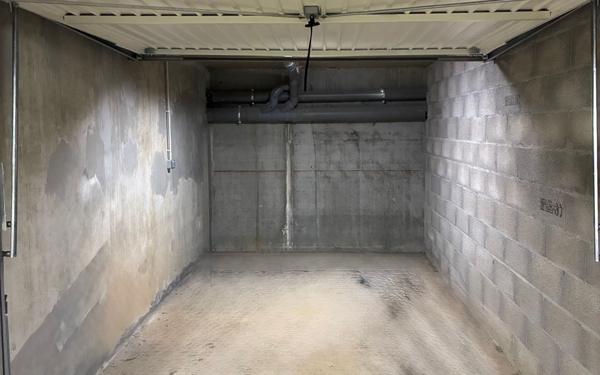 Stationnement à louer    13 m2 Champagne-au-Mont-d'Or