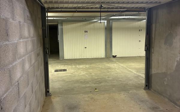 Stationnement à louer    13 m2 Champagne-au-Mont-d'Or