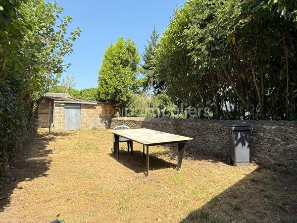 Vente
                Maison72 m² - 4 Pièces -
                    LAVAL (53000)