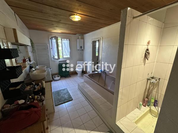 Maison
         5 pièces
        - 184 m² 190 000 € *