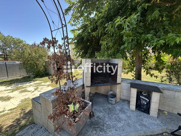 Maison
         5 pièces
        - 184 m² 190 000 € *