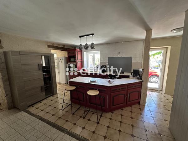 Maison
         5 pièces
        - 184 m² 190 000 € *