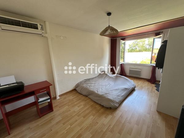 Maison
         5 pièces
        - 184 m² 190 000 € *