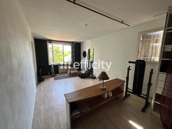 Maison
         5 pièces
        - 184 m² 190 000 € *