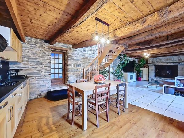 Maison de 6 pièces, 125 m2 à Roudouallec (56110)