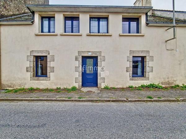 Maison de 6 pièces, 125 m2 à Roudouallec (56110)