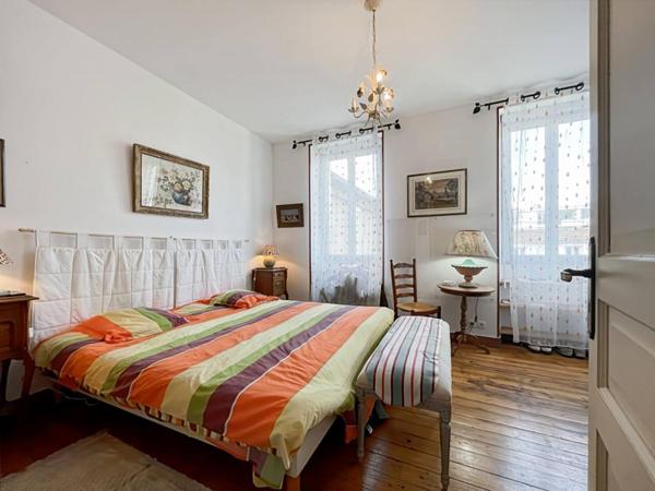 Maison Cognac 12 pièce(s) 376 m2 REF 419566 CRIT