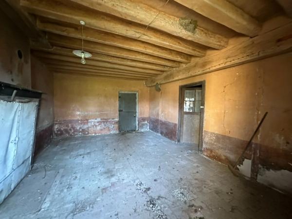 Ferrières proche à 3 mn - Corps de ferme de 4 bâtiments potentiel de 120 m2 environ sur Terrain de 1 427 M2