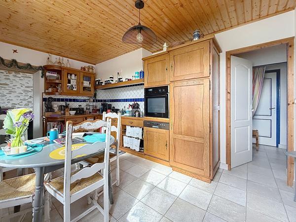 À vendre : Charmante maison de 7 pièces avec vaste terrain à La Garnache