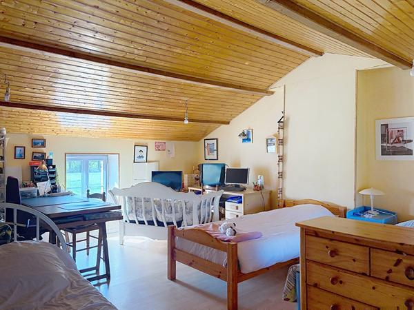 À vendre : Charmante maison de 7 pièces avec vaste terrain à La Garnache