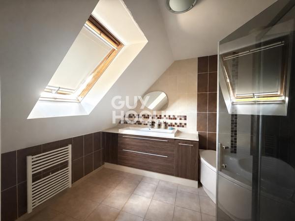 Maison quatre chambres dont une au rez-de-chaussée