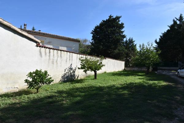 BOLLENE, quartier résidentiel, jolie villa de pl pied T4 de 103 m2 + garage construite en 2000 sur terrain clos de 971 m2