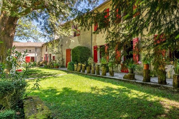 Maison à vendre |  Marsac-sur-l'Isle |  10 pièces | 360 m²