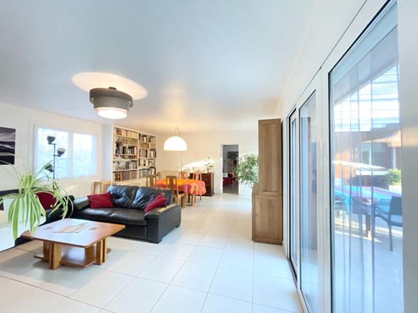 PESSAC-CAP DE BOS. Maison Beaux volumes - 7 pièces - 170m2 - Garage - Parcelle 620m2