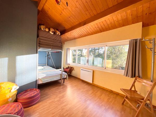 PESSAC-CAP DE BOS. Maison Beaux volumes - 7 pièces - 170m2 - Garage - Parcelle 620m2