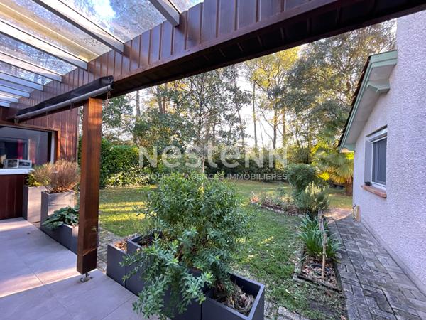 PESSAC-CAP DE BOS. Maison Beaux volumes - 7 pièces - 170m2 - Garage - Parcelle 620m2