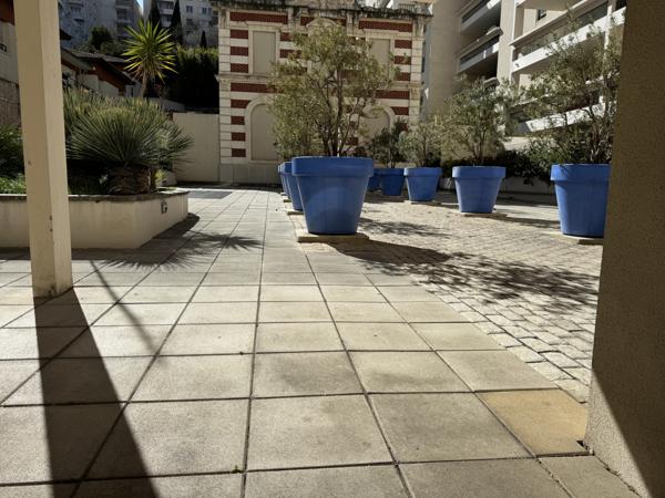 Marseille (13006) APPARTEMENT DE TYPE 2