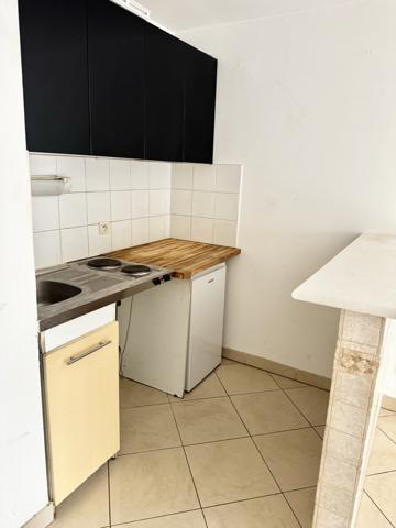 Marseille (13006) APPARTEMENT DE TYPE 2