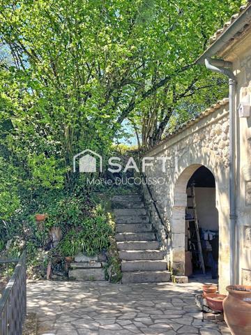 Demeure en pierre avec vue Dordogne