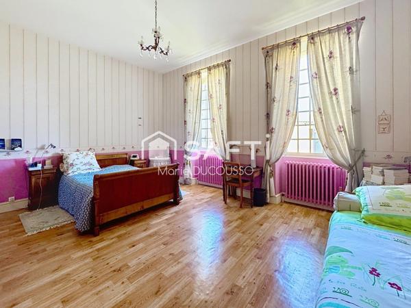 Demeure en pierre avec vue Dordogne