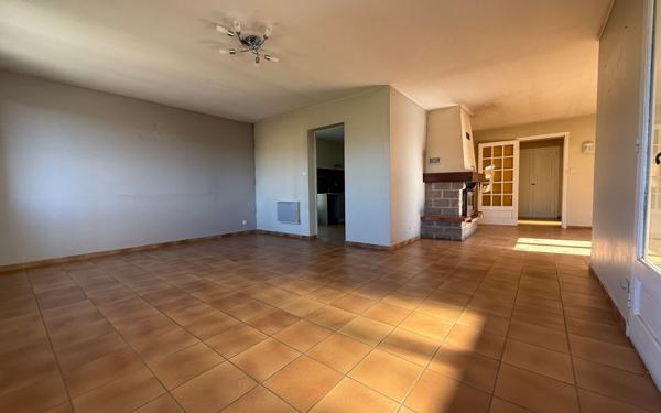 Maison à vendre    3 pièces •  Saint-Étienne-de-Fontbellon