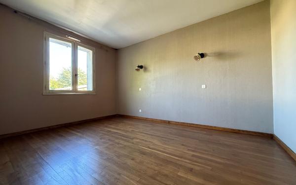 Maison à vendre    3 pièces •  Saint-Étienne-de-Fontbellon