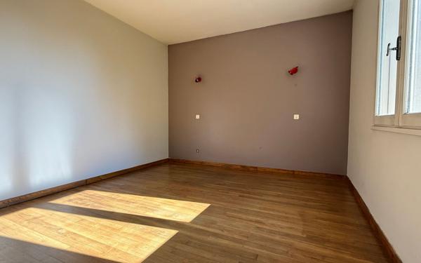 Maison à vendre    3 pièces •  Saint-Étienne-de-Fontbellon