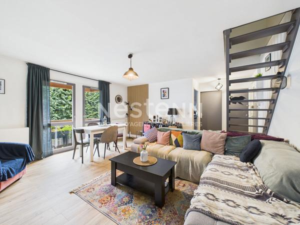 A vendre à Aurillac, quartier Cap Blanc, duplex de type 4 d'une surface de 74 m² avec balcons, garage et cave.