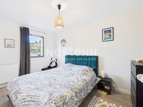 A vendre à Aurillac, quartier Cap Blanc, duplex de type 4 d'une surface de 74 m² avec balcons, garage et cave.