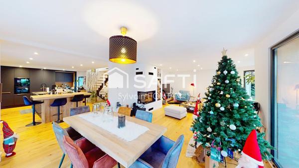 SPLENDIDE MAISON CONTEMPORAINE A DEUX PAS DE LA FRONTIERE SUISSE