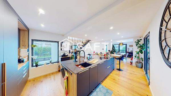 SPLENDIDE MAISON CONTEMPORAINE A DEUX PAS DE LA FRONTIERE SUISSE