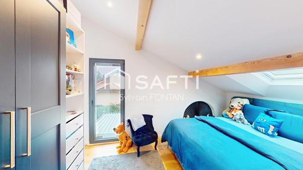 SPLENDIDE MAISON CONTEMPORAINE A DEUX PAS DE LA FRONTIERE SUISSE