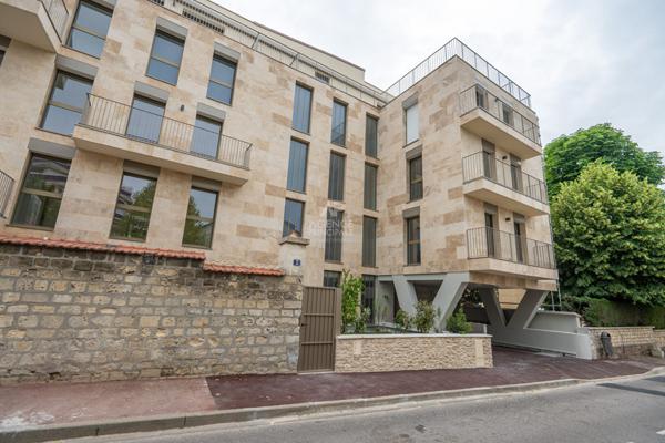 Appartement 1 pièce de 40m2 à Saint Germain en Laye €379 000 ** - Référence 16888