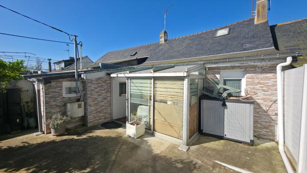 Maison 2 chambres avec vie de plain-pied, jardin, entièrement rénovée à Montoir de Bretagne.