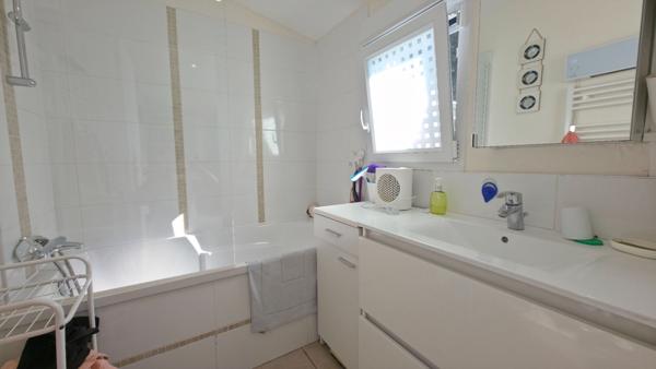 Maison 2 chambres avec vie de plain-pied, jardin, entièrement rénovée à Montoir de Bretagne.