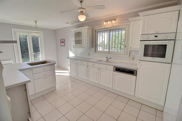 À VENDRE VILLA DE TYPE F5 DE 117 M² SUR TERRAIN DE 750 M² PISCINABLE