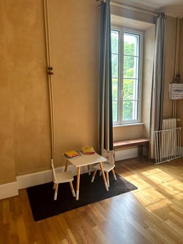ELEGANTE PROPRIETE AVEC PISCINE, GÎTE INDÉPENDANT ET ESPACE PROFESSIONNEL – POUILLY-EN-AUXOIS CENTRE