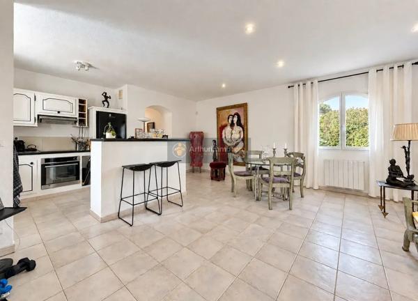 Vente                                                      Villa
                        
                     5 pièces                      122 m2                     à Sainte-Maxime