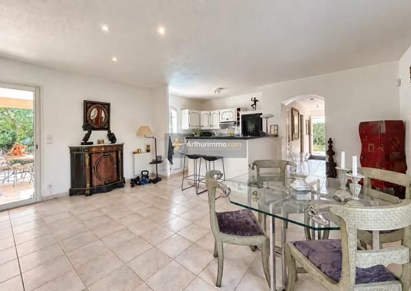 Vente                                                      Villa
                        
                     5 pièces                      122 m2                     à Sainte-Maxime