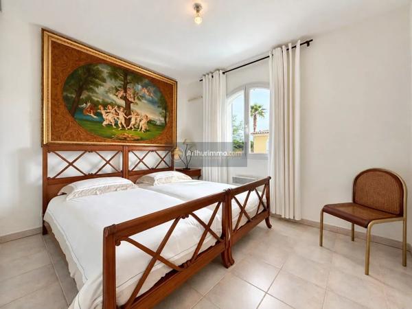 Vente                                                      Villa
                        
                     5 pièces                      122 m2                     à Sainte-Maxime