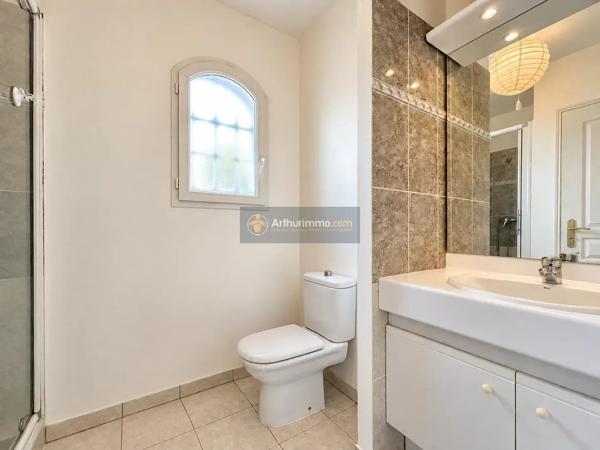Vente                                                      Villa
                        
                     5 pièces                      122 m2                     à Sainte-Maxime